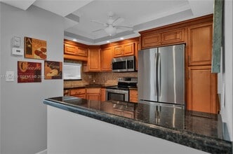 8941 S Hollybrook Blvd in Pembroke Pines, FL - Foto de edificio - Building Photo