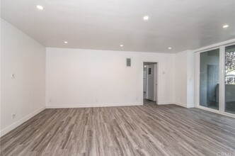 Fox Hills Apartments in Los Angeles, CA - Building Photo - Building Photo