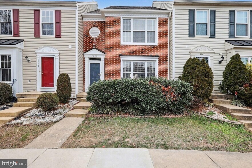 2003 Paddle Boat Ln in Woodbridge, VA - Foto de edificio
