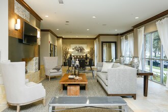 Camden Plaza in Houston, TX - Building Photo - Building Photo