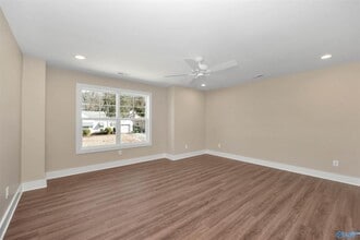 2700 Woodview Dr SE in Huntsville, AL - Building Photo - Building Photo