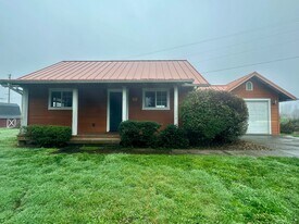 4645 NE Elliott Cir in Corvallis, OR - Building Photo