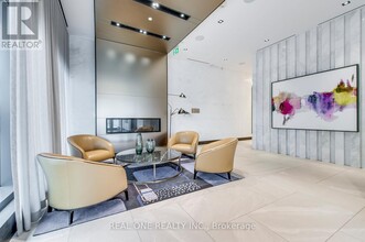 1-811 Edgewater Dr in Toronto, ON - Building Photo - Building Photo
