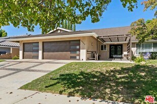 18933 Kilfinan St in Los Angeles, CA - Building Photo