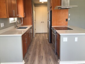 6301 8th Ave NW, Unit 201 in Seattle, WA - Foto de edificio - Building Photo