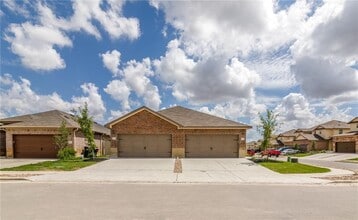 153 Samuel Dr in Mustang Ridge, TX - Building Photo - Building Photo