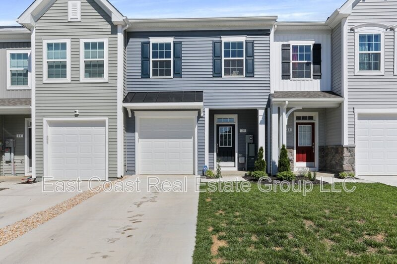 19 Melsonby Dr in Bunker Hill, WV - Building Photo
