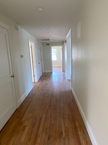 211 Harvard Ave, Unit 1 in Boston, MA - Foto de edificio - Building Photo