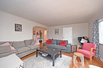 7558 Montgomery Rd in Cincinnati, OH - Building Photo - Building Photo