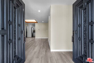 5137 Reynier Ave in Los Angeles, CA - Building Photo - Building Photo