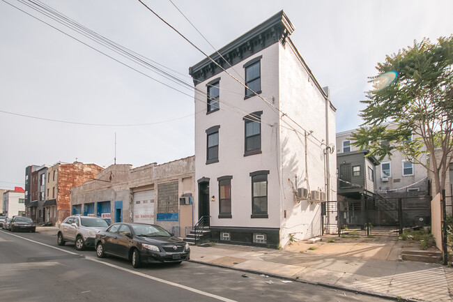 2121 E Dauphin St in Philadelphia, PA - Building Photo - Building Photo