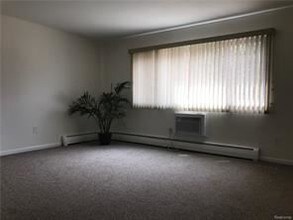 525 Fairbrook St-Unit -Apt 106 in Northville, MI - Building Photo - Building Photo