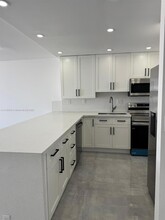 16710 NE 9th Ave in Miami, FL - Foto de edificio - Building Photo