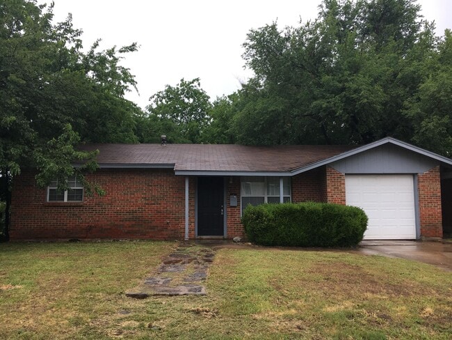 property at 2409 N Nottingham Way