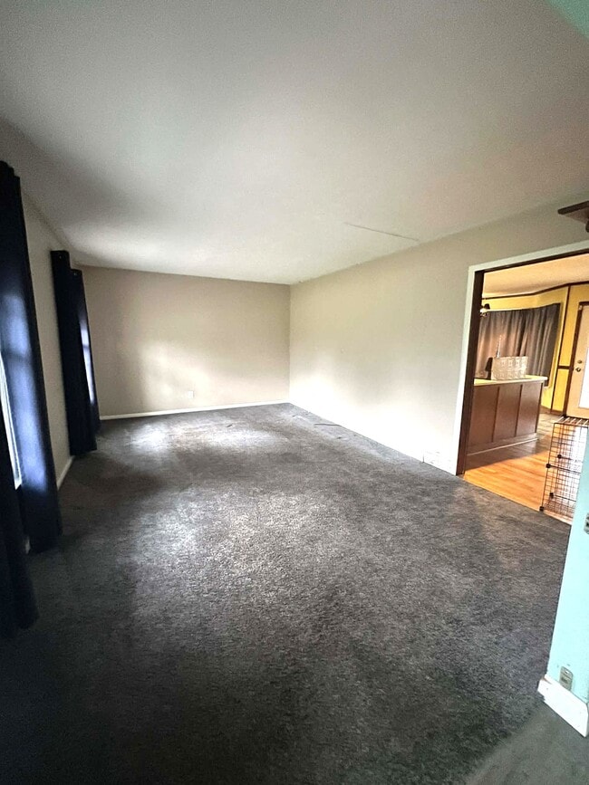 1820 Perry Crossing Rd in Sellersburg, IN - Foto de edificio - Building Photo