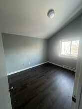 11 Elizabeth St, Unit 3 in Uxbridge, MA - Foto de edificio - Building Photo