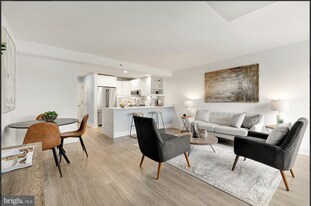 800 4th St SW, Unit N421 in Washington, DC - Building Photo