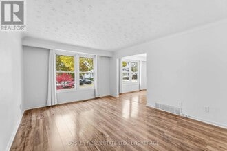 21 Jeanette Dr in St Catharines, ON - Building Photo - Building Photo
