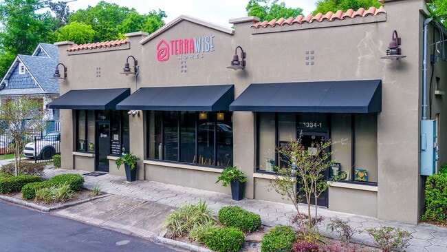 1334 Walnut St in Jacksonville, FL - Foto de edificio - Building Photo