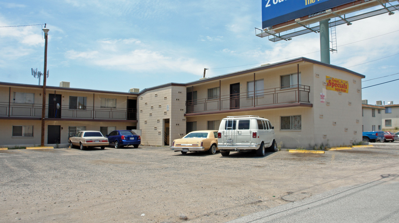 Freeway East Apartments in El Paso, TX - Building Photo