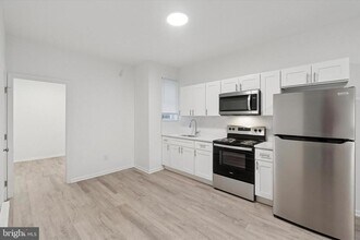 1529 N Hollywood St in Philadelphia, PA - Building Photo - Building Photo