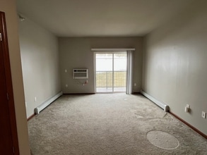 2107 N Highland Ave in New Ulm, MN - Foto de edificio - Building Photo