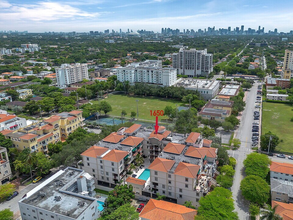 1650 Galiano St in Coral Gables, FL - Building Photo