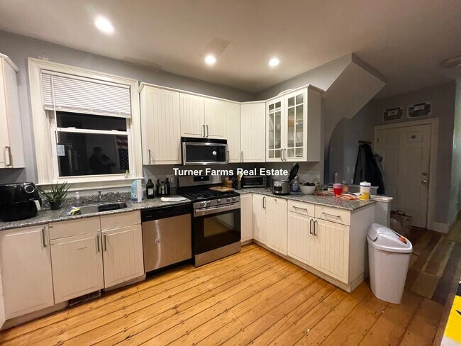 731 Parker St, Unit 1 in Boston, MA - Building Photo - Building Photo