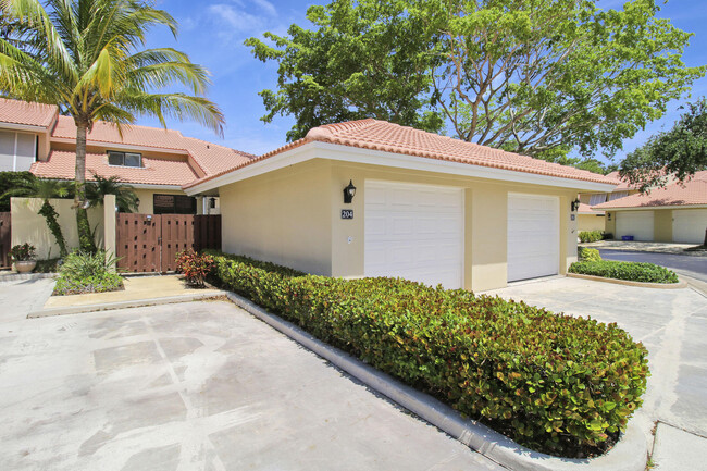 204 Old Meadow Way in Palm Beach Gardens, FL - Foto de edificio - Building Photo