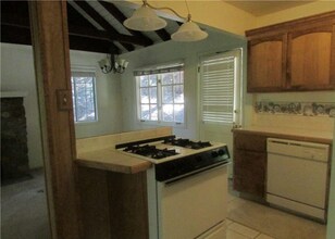 976 Berne Dr in Crestline, CA - Building Photo - Building Photo