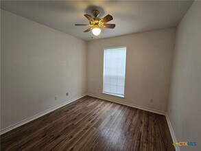 109 Quail Run Dr in San Marcos, TX - Foto de edificio - Building Photo