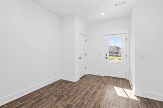 64 W Gilpin St in Farmington, AR - Building Photo - Building Photo