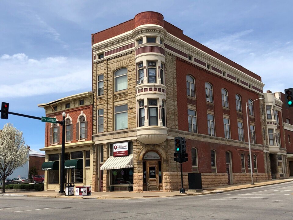 109 N 8th St in Quincy, IL - Building Photo