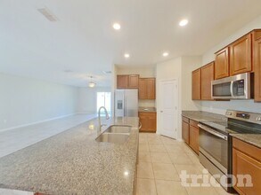 1614 Broad Winged Hawk Dr in Ruskin, FL - Building Photo - Building Photo