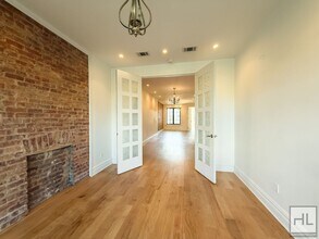 EASTERN PARKWAY / Remarkable Renovated 4-B in Brooklyn, NY - Building Photo - Building Photo
