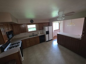 2908 Bowmen Ln in Parma, OH - Foto de edificio - Building Photo