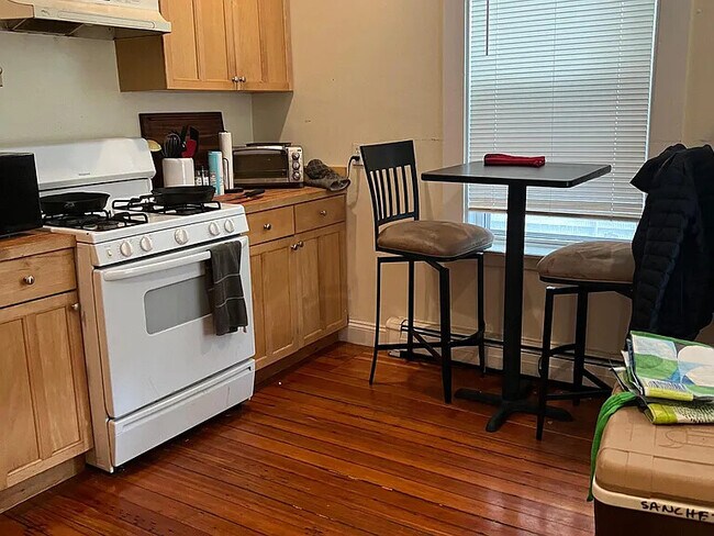 60 Pleasant St, Unit 1