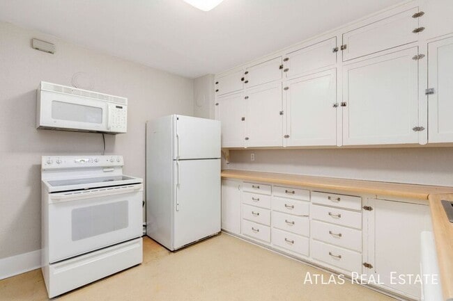 property at 1119 E 20th St