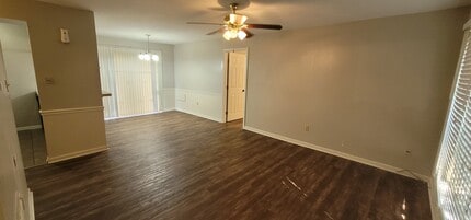 1748 Port Dr, Unit 1 in Baton Rouge, LA - Foto de edificio - Building Photo