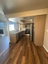 5095 W Kadota Ave in Fresno, CA - Foto de edificio - Building Photo