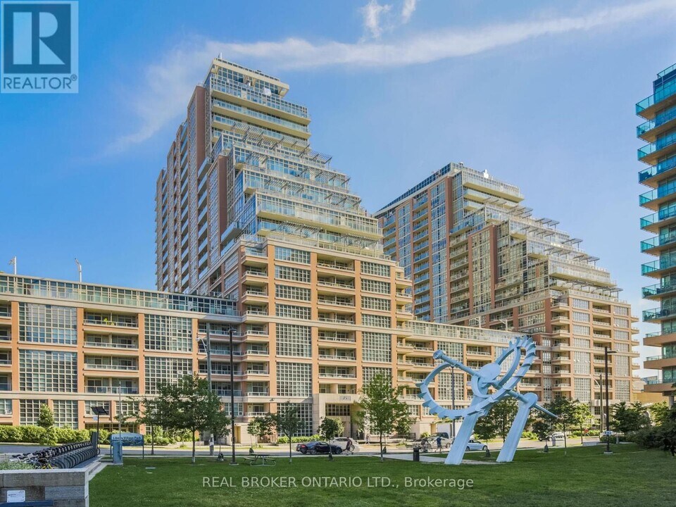 2108-2175 LIBERTY St in Toronto, ON - Building Photo