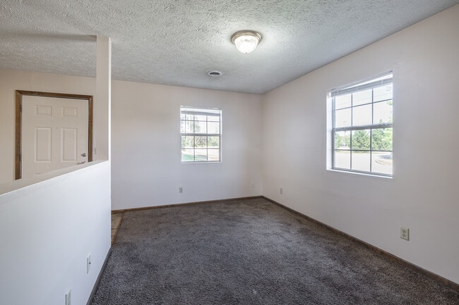 Riverside Apartments in Terre Haute, IN - Foto de edificio - Building Photo