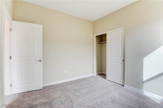 11840 Pelican Butte Ave in Las Vegas, NV - Building Photo - Building Photo