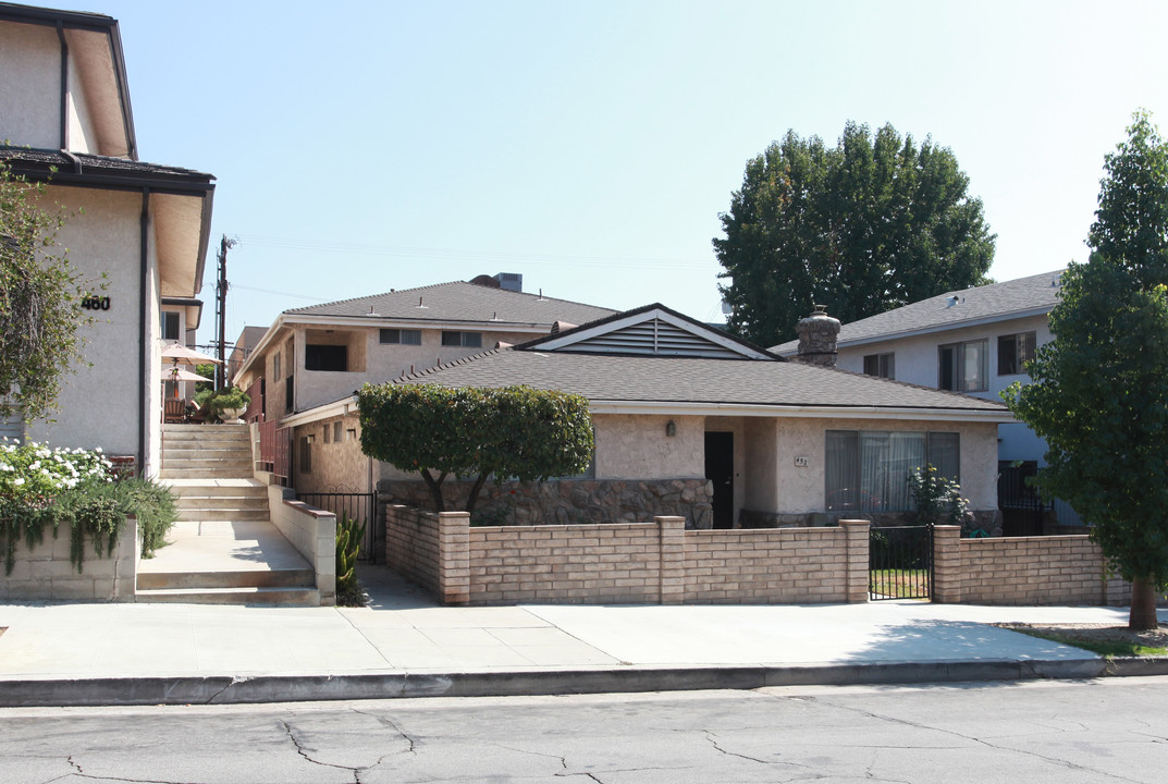 452 E Cypress Ave in Burbank, CA - Building Photo