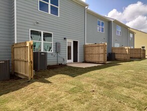 306 Penn Sta Wy in Euharlee, GA - Building Photo - Building Photo