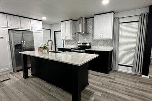 1601 E Slaughter Ln in Austin, TX - Building Photo