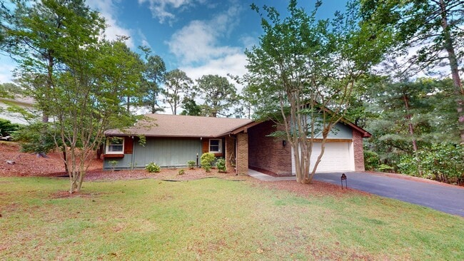 property at 10 Emerald Ln
