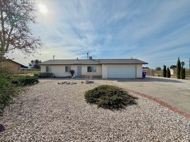 10784 Cochiti Rd in Apple Valley, CA - Building Photo - Building Photo