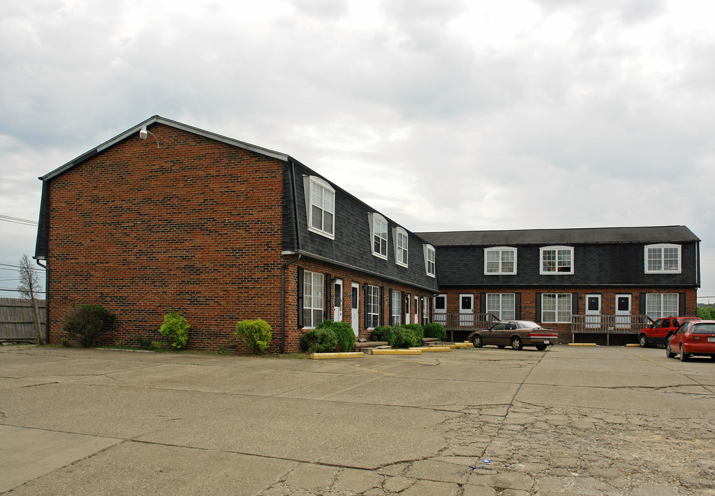 140 Clayton Ave in Hurricane, WV - Building Photo