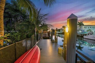 1361 NE 104th St in Miami Shores, FL - Foto de edificio - Building Photo